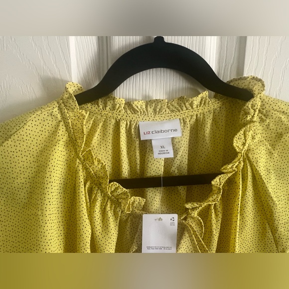 NWOT Liz Claiborne short sleeved blouse…nice yellow color…black dots…XL. - Picture 6 of 6